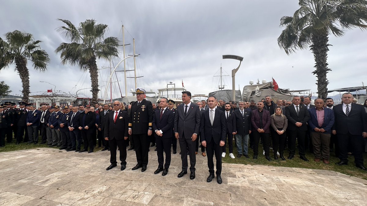 memfethiye's tweet photo. 🇹🇷“Bir Milletin Fedakarlığı, Bir Bayrağın Hürriyeti” 

18 Mart Şehitleri Anma Günü ve Çanakkale Deniz Zaferi’nin 111. yıl dönümü münasebetiyle düzenlenen Çelenk Sunma Töreni, Şehitler Anıtı’nda gerçekleştirildi.

Kaymakamımız Sayın Fatih AKKAYA,++ https://t.co/TYyy0Mc0Aw