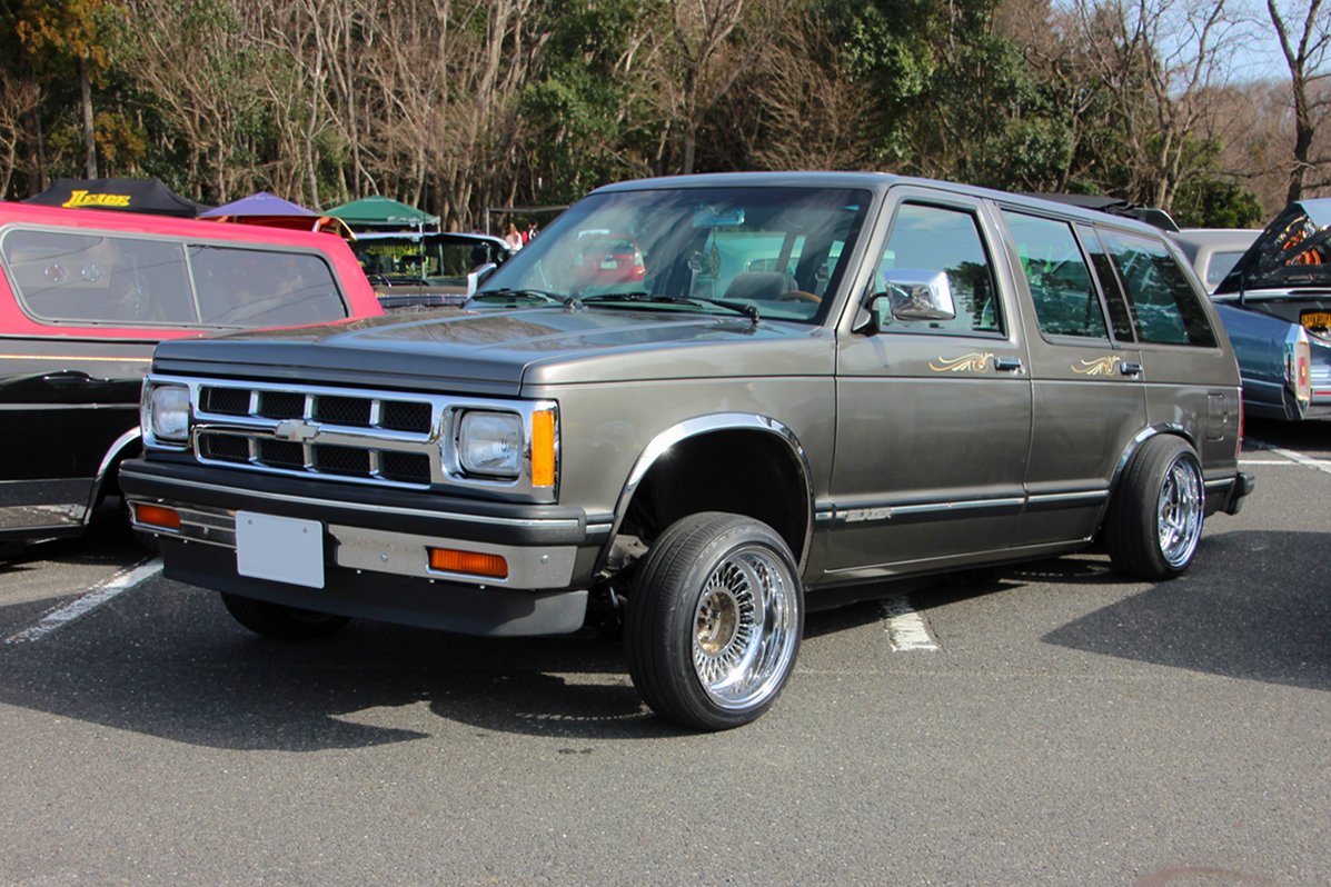 Japanese car spotter tweet media