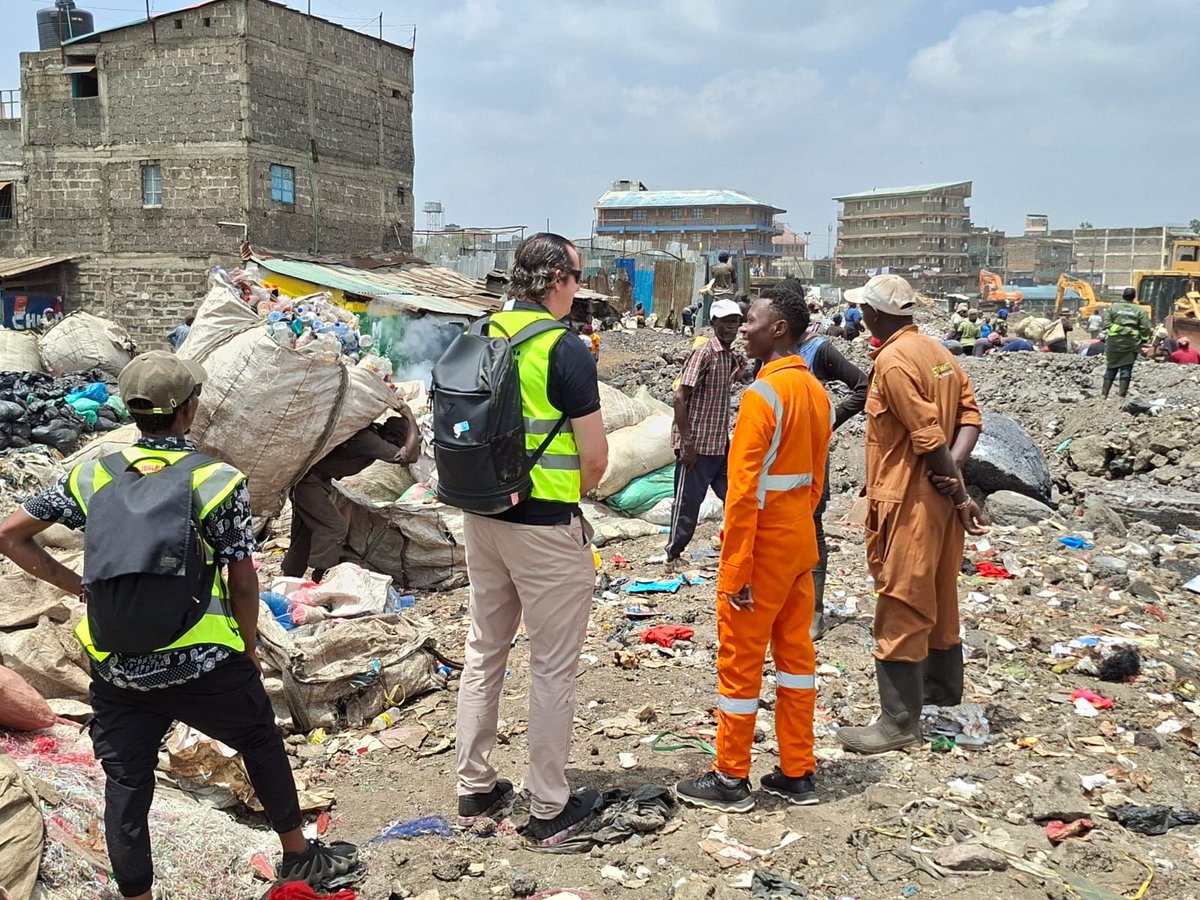 HakiDataLab's tweet image. Today, the Haki Data Lab(HDL) hosted Christopher Maloney (Hewlett Foundation)for a discussion on how our two organisations can continue the important engagement of protecting informal workers in their day to day work.@cricketwrites hosted us at the Dandora dumpsite. @data4change