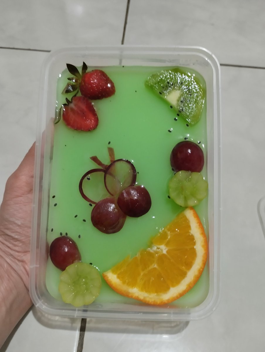 fazulfalaaa's tweet photo. Dikasih tetangga. Cantik banget puddingnya 😍 https://t.co/tuMVij7gbm