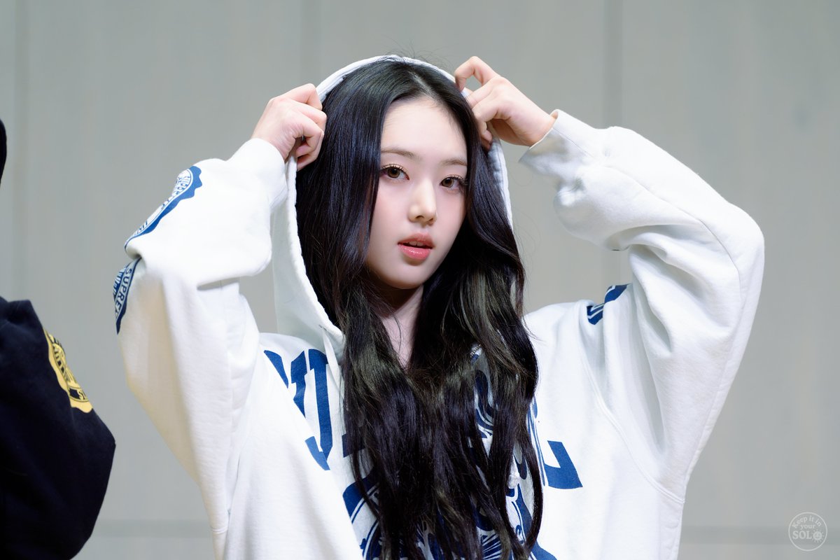 260313 사운드웨이브 팬사인회   

#LEESOL #이솔 #KiiiKiii #키키