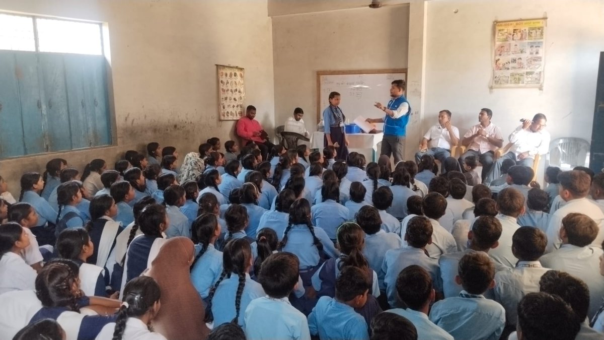 ncsmgoi's tweet photo. 🔬 Science on the move!

An interactive science show as a part of the MSE site in Prayagraj by @sciencecitylko, a unit of @ncsmgoi, @MinOfCultureGoI, brought experiments and ideas closer to the community. ✨

#ScienceOnWheels #MSEIndia #ScienceOutreach #NCSM #STEM https://t.co/E5FmCeTLKR