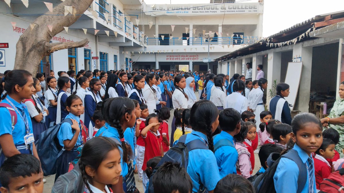 ncsmgoi's tweet photo. 🔬 Science on the move!

An interactive science show as a part of the MSE site in Prayagraj by @sciencecitylko, a unit of @ncsmgoi, @MinOfCultureGoI, brought experiments and ideas closer to the community. ✨

#ScienceOnWheels #MSEIndia #ScienceOutreach #NCSM #STEM https://t.co/E5FmCeTLKR
