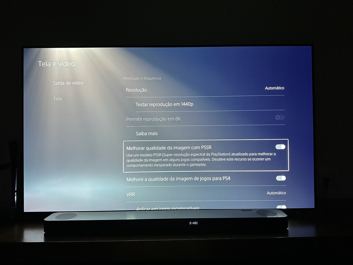 Consegui testar o PSSR 2.0 no PS5 PRO.

Ontem joguei KCD2 como de costume nas ultimas duas semanas rsrs

E notei sim melhorias em relação ao modelo antigo.

- Imagem com menos artefatos como um todo
- Menos Flickering e shimmering nas plantas e capacetes dos personagens

Gostei.