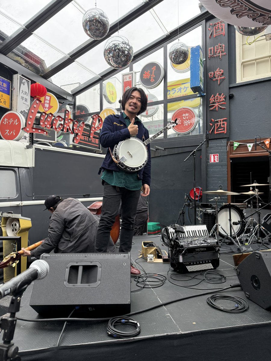 kazuma_man's tweet image. アイルランドツアーラストGalwayのMary MullensでのSt. Patrick’s DayサプライズGIG終了☘️🇮🇪！今回のツアーは全公演ソールドアウトで凄まじかった！