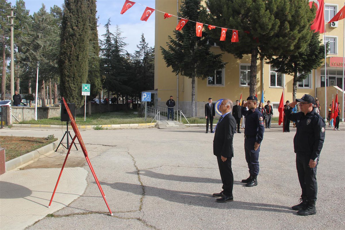 TC_Atabey's tweet photo. 18 Mart Çanakkale Zaferinin 111. Yıldönümü ve Şehitler Günü Çelenk Sunma Töreni Düzenlendi. https://t.co/vfycwmKXVb