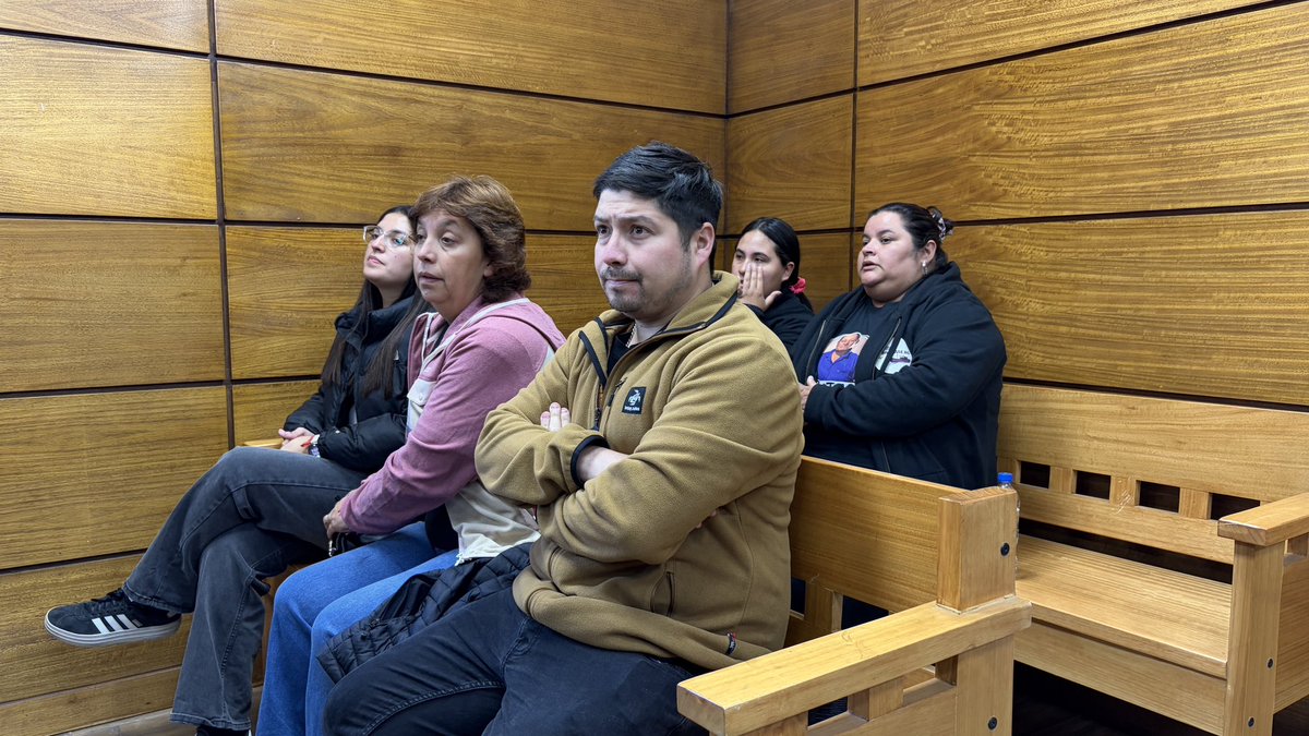 nicomedinapa's tweet photo. 🚨Caso #Bruma En el tribunal de #Coronel comienza la audiencia de formalización de cargos en contra de los tripulantes del PAM #Cobra y representantes de la empresa #Blumar Desde Constitución viajaron las familias. Durará al menos 2 jornadas @adnradiochile https://t.co/NChKT33esa