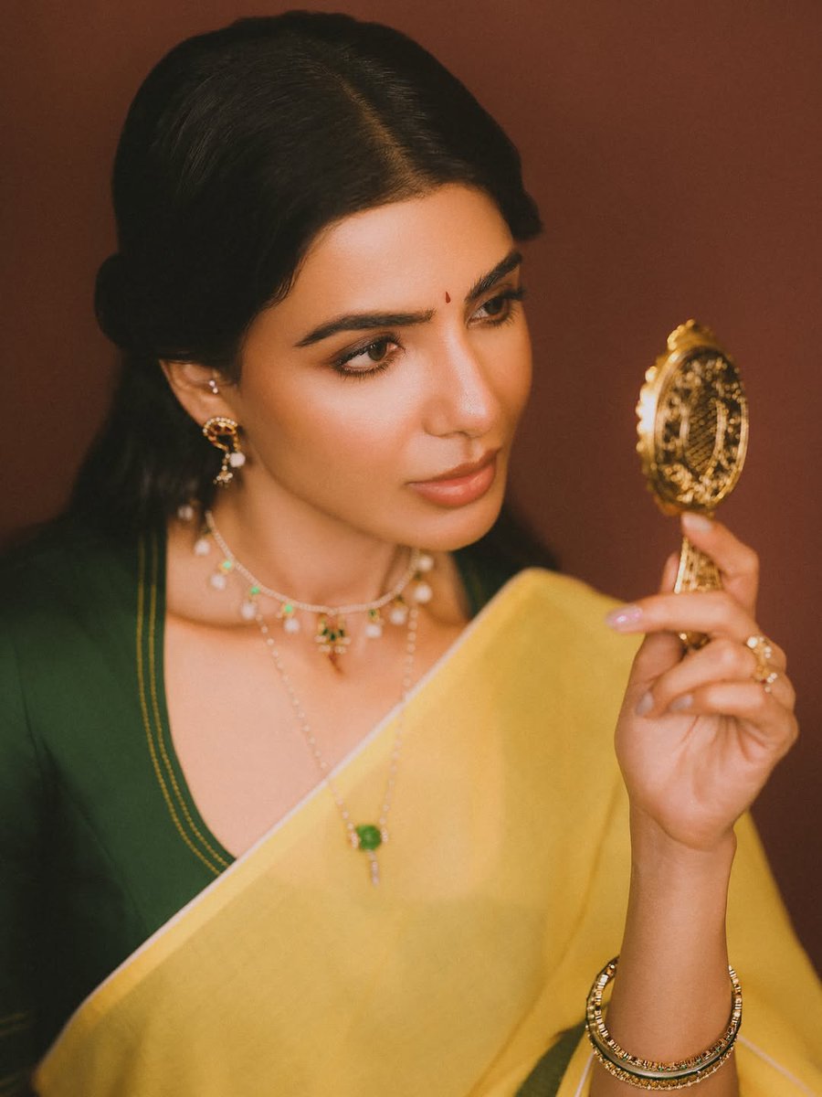 Teamtwts2's tweet photo. "The Bapu Bomma Series — an ode to the artist who made softness powerful and simplicity unforgettable. #MaaIntiBangaaram"

~ @Samanthaprabhu2! 🛐❤️ (1/2) 

#Samantha #SamanthaRuthPrabhu https://t.co/xQEshXjZeW