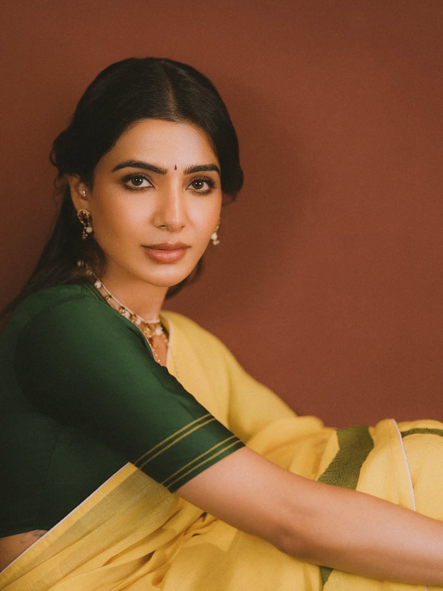 Teamtwts2's tweet photo. "The Bapu Bomma Series — an ode to the artist who made softness powerful and simplicity unforgettable. #MaaIntiBangaaram"

~ @Samanthaprabhu2! 🛐❤️ (1/2) 

#Samantha #SamanthaRuthPrabhu https://t.co/xQEshXjZeW