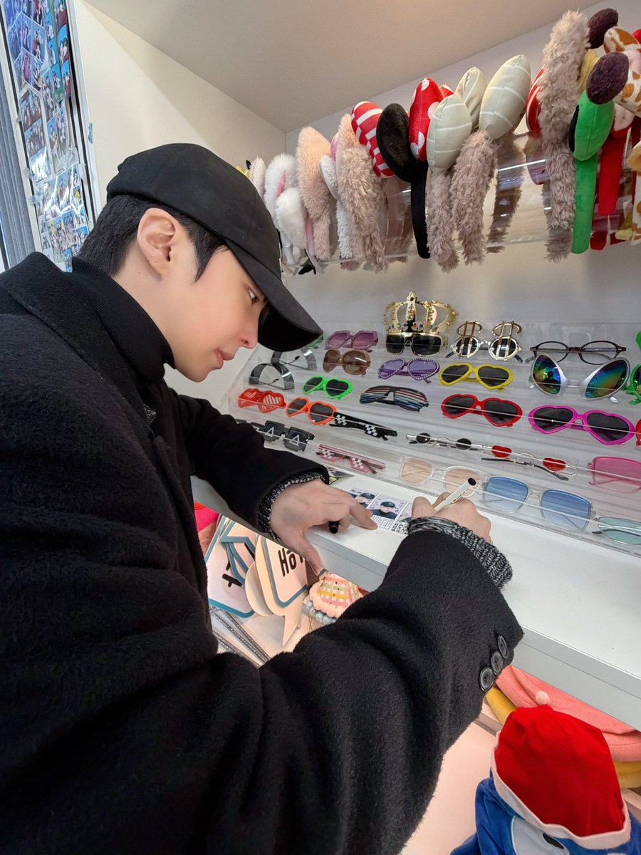 [📸]

26살 생일 축하해 줘서 고마워~!
행복하자아 ^_^

#SHIN #이신 #HBD_SHIN 
#HAPPY_SHIN_DAY
#GHOST9 #고스트나인