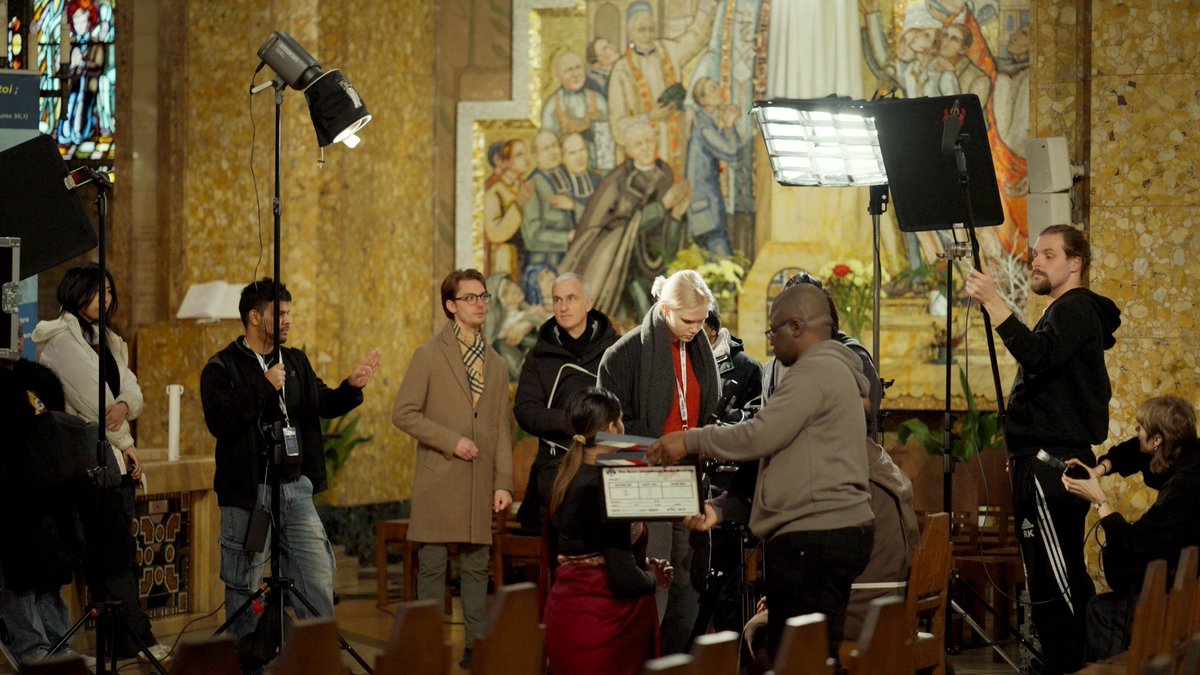 DBIMA_EU's tweet image. Behind the scenes of our Directing class, filmed in a church — a location that added depth, atmosphere, and meaning to every frame. 🎬

At DBIMA, we don’t just teach cinema — we practice it.

Under the guidance of @pierre.filmon 

#dbima #DirectingClass #BehindTheScenes