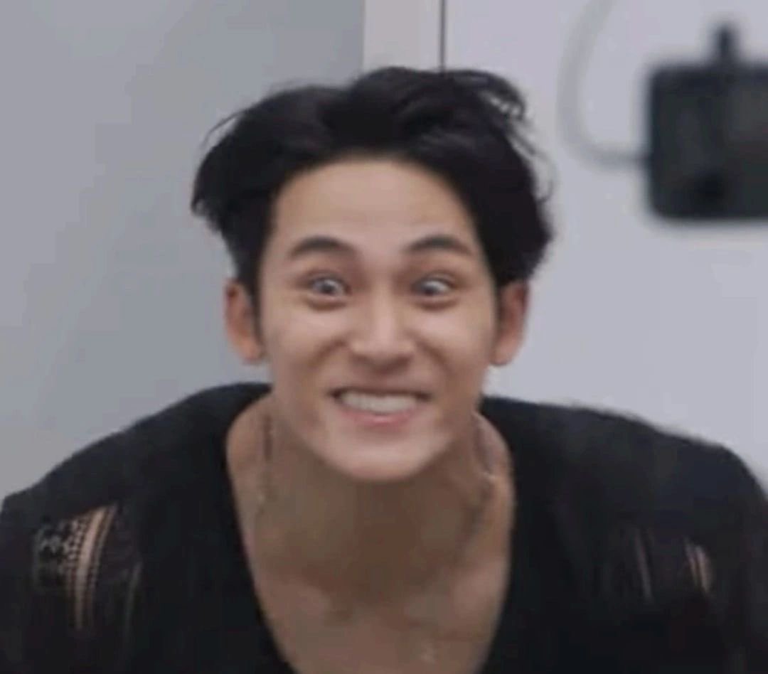 Denis (bukan) teman Adit tweet media