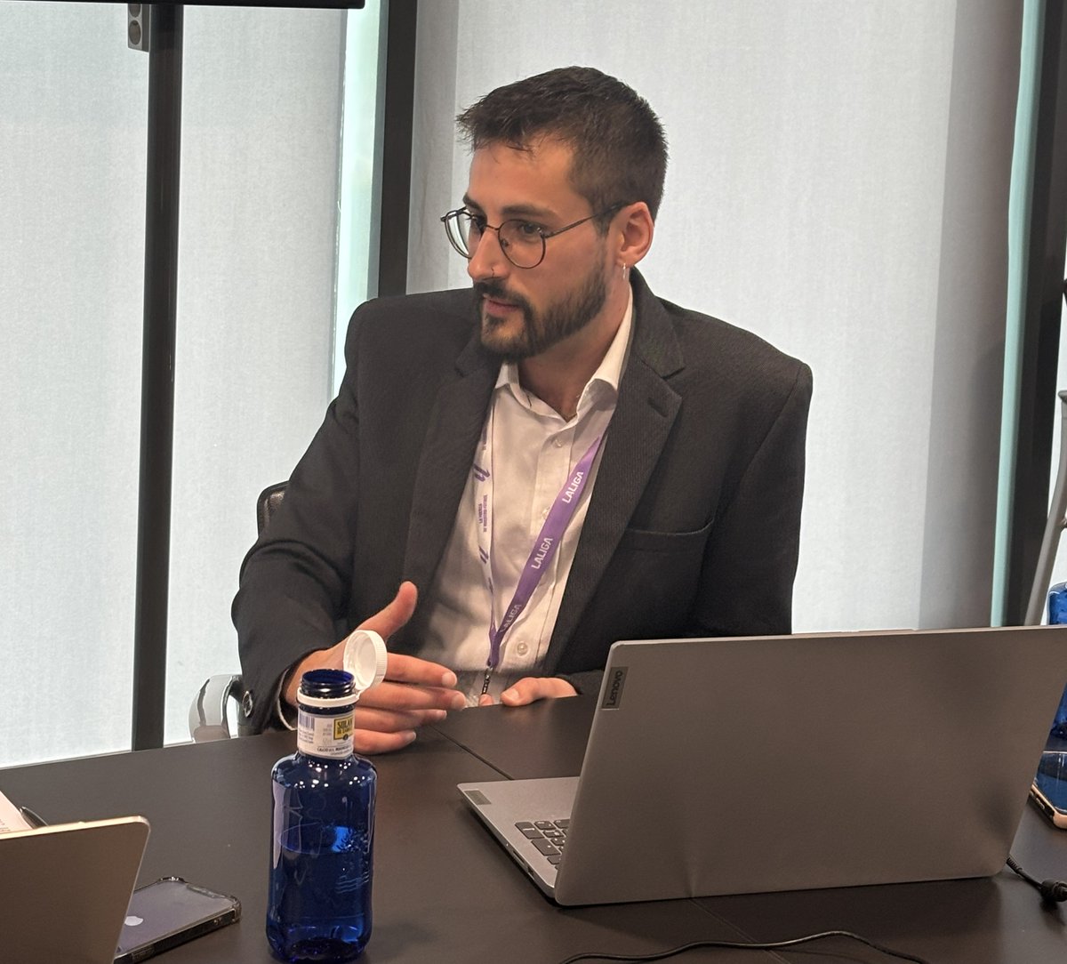 FundacionLaLiga's tweet photo. 📱 Este primer webinar del curso ha corrido a cargo de Omar Jiménez Pérez, técnico de proyectos de cooperación internacional para el desarrollo, quien ha aportado una visión especializada y práctica sobre la materia. 

🗞️ https://t.co/q8QzZCcqbg

#FairPlaySocial https://t.co/mg28KngEMR