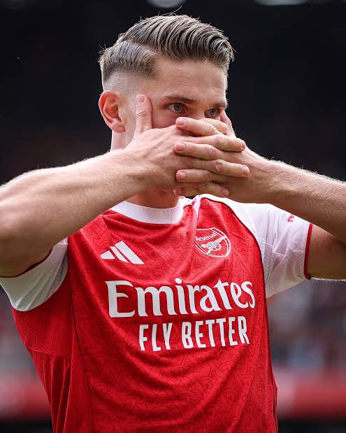 POSHBerg Agubandieze tweet media