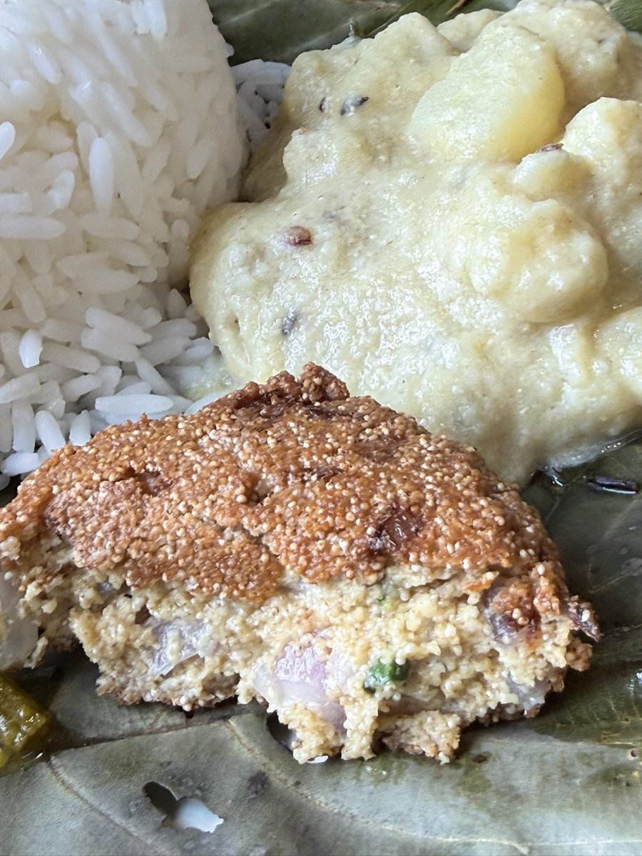 Andrew007Uk's tweet photo. What’s for lunch?
Local food of course with some knowledgeable local contacts.
The veg kabab with poppy seeds and the dal were exceptional.
They certainly knew their restaurants!
#Bishnapur #BankuraDistrict
#KnowYourState #WestBengal https://t.co/jvm6Kb501U