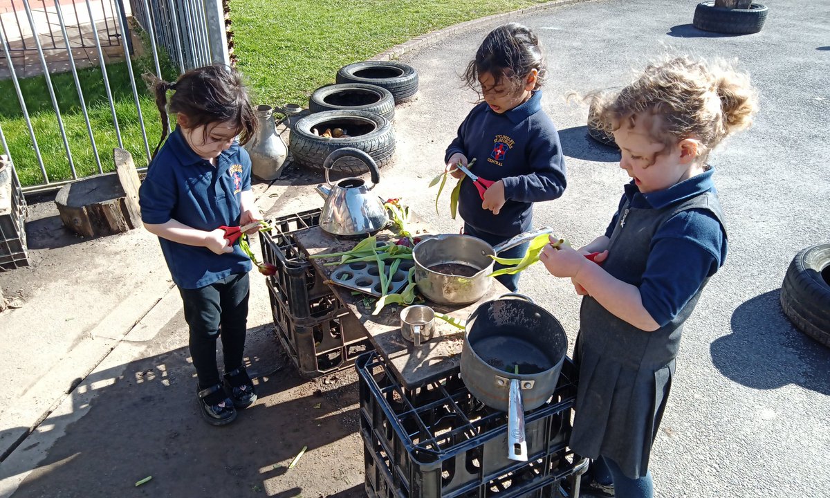 Mrs Davies tweet media