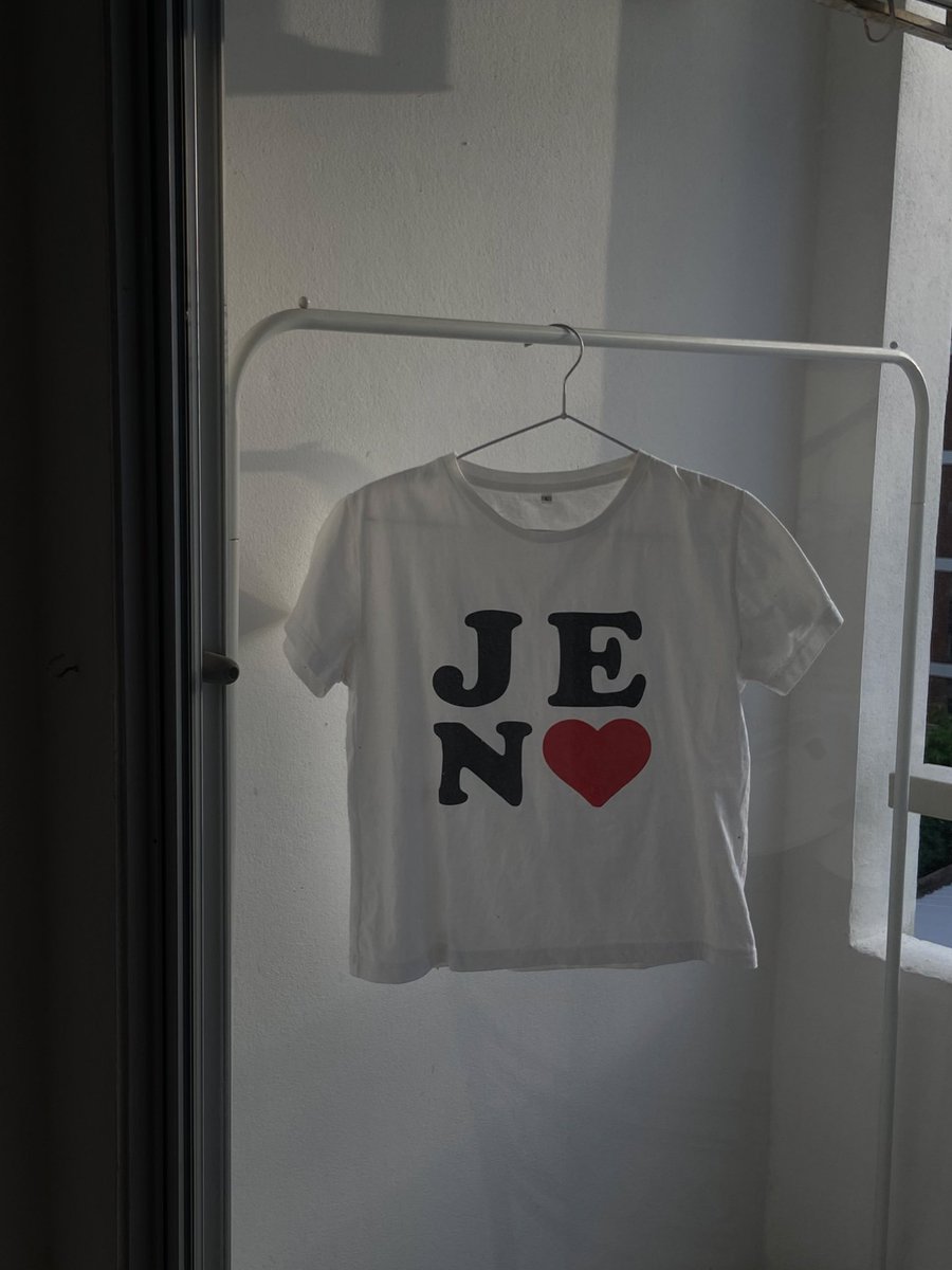 ♡ jeno ♡ 

       ส่งต่อเสื้อ jen♥️
       50 baht ( size l )

📬 ค่าส่ง 35 baht

#ตลาดนัดnct #ตลาดนัดnctdrem