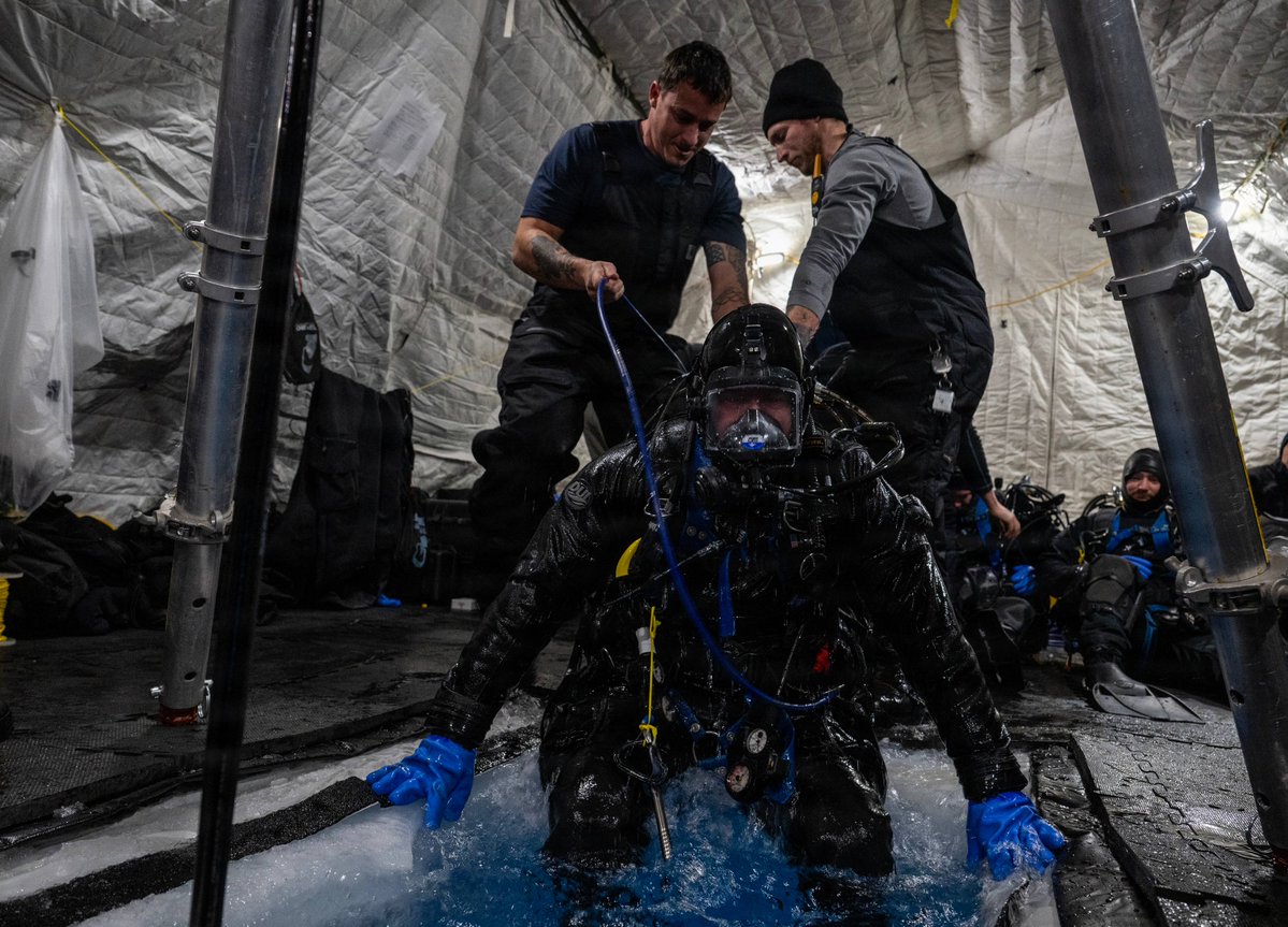 U.S. Navy tweet media