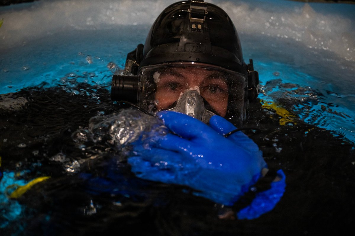 U.S. Navy tweet media