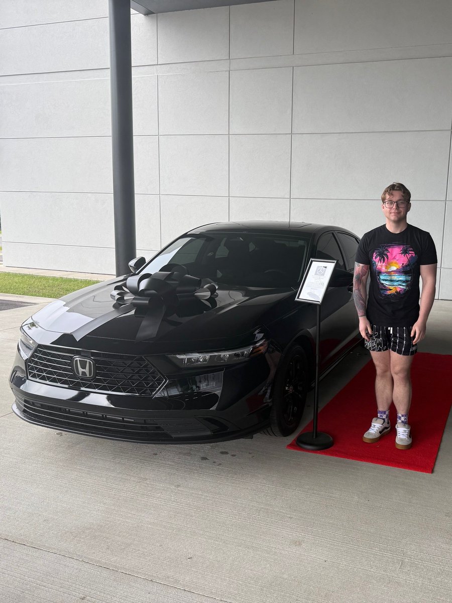 FieldsAuto's tweet image. Congrats Cole on your stunning Fields Pre-Owned 2025 #Honda #Accord! 🎉 Huge shoutout to advisor Kelly Rock for delivering a 5-star experience at #FieldsPreOwned &amp;amp; Mercedes-Benz Service Center #StAugustine:

(877) 681-6869 | fieldspreownedstaugustine.com