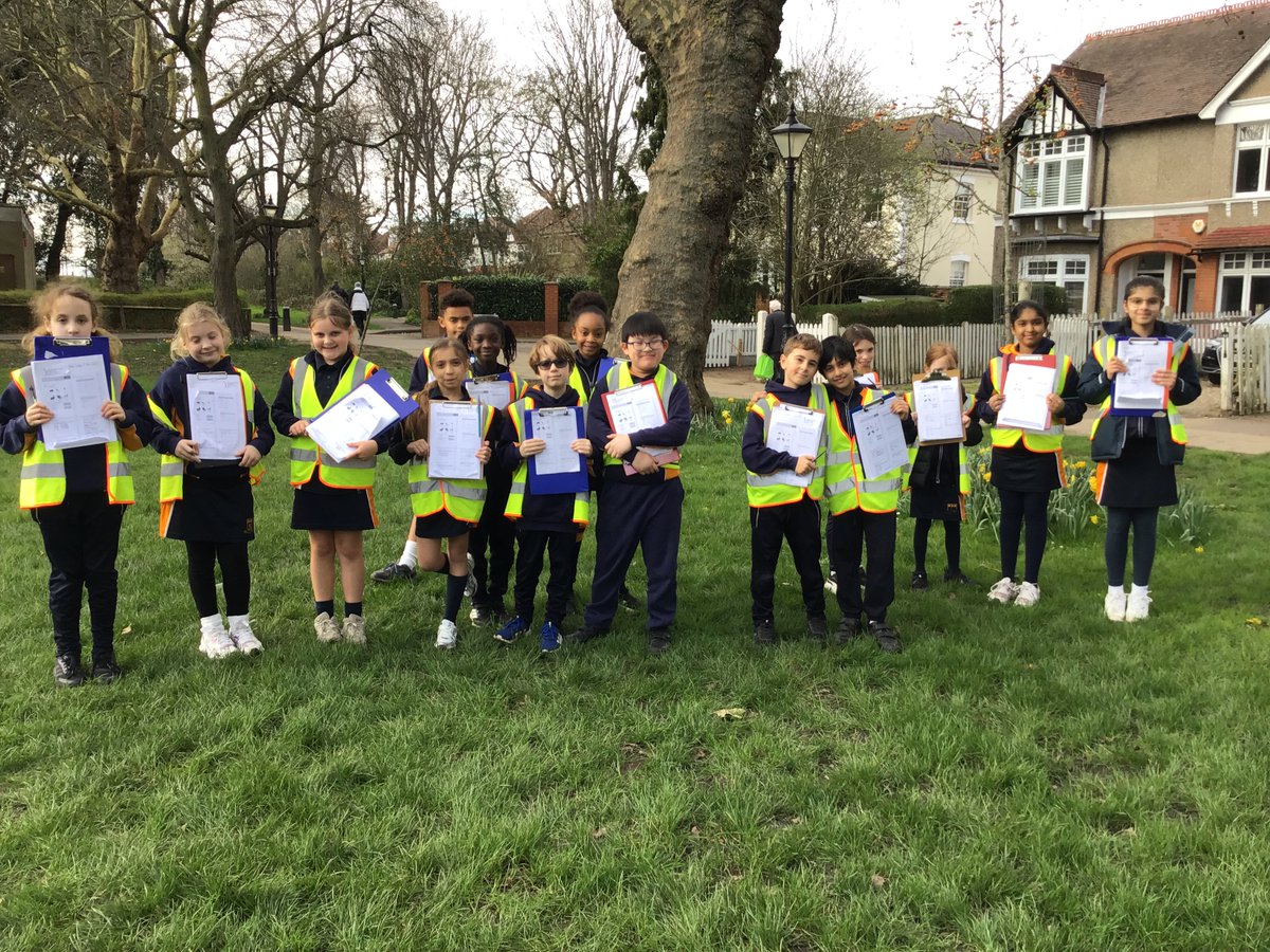 NormanhurstSch's tweet photo. As part of their Science lesson, Year 4 went on a local walk to spot invertebrates, vertebrates, and flowering and non-flowering plants. 
https://t.co/YUNhEF9DBy

#NormanhurstSchool #STEAM #ScienceLesson #OutdoorLearning #Chingford #OakTreeSchools https://t.co/bGvzdGF8Mk