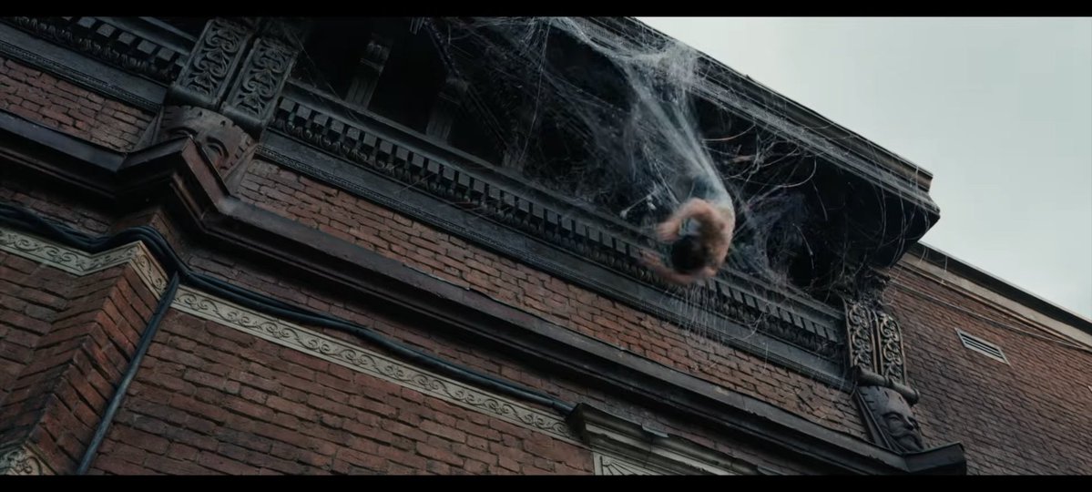 Sksj002's tweet image. 🚨 THEORY: Spider-Man Is Slowly Becoming Man-Spider in the MCU

What we’re seeing in Brand New Day might just be the beginning.

The cocooning, the organic webbing, and Peter collapsing all point toward one thing his mutation isn’t stabilizing it’s evolving.

In Marvel comics,