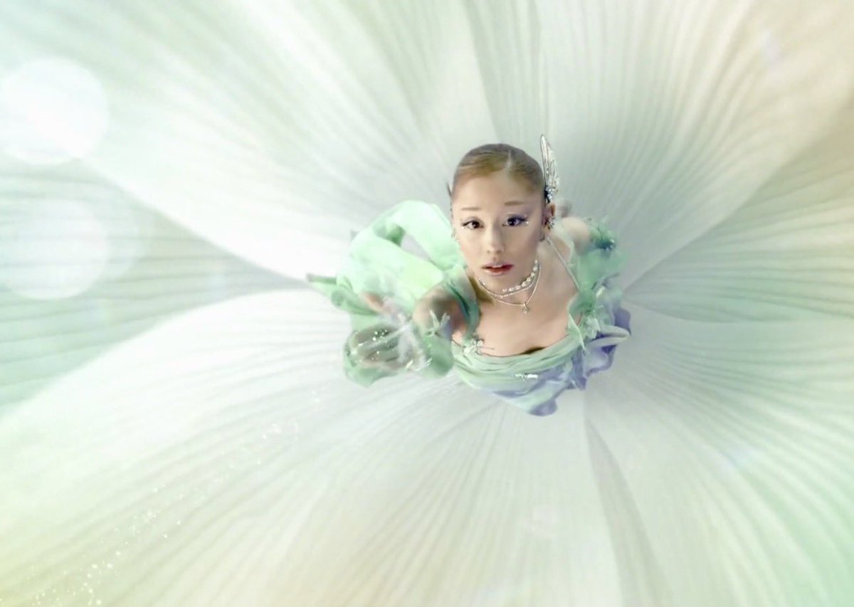 Ariana Grande Arabia tweet media