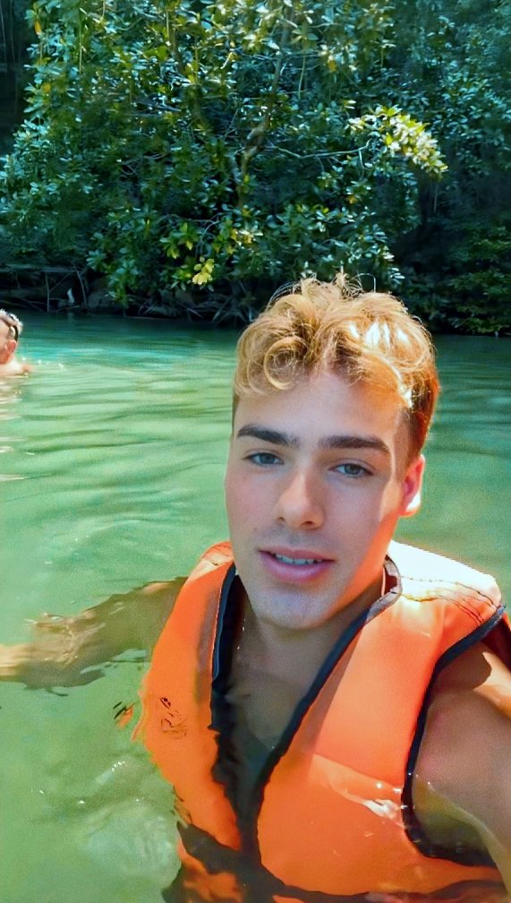 withmayy's tweet photo. Eis aqui o homem mais lindo do mundo https://t.co/2LpToaFjLd