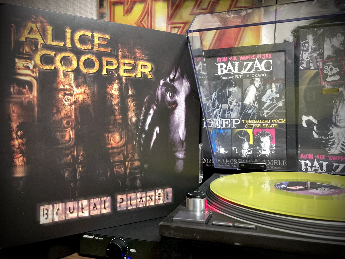 Alice Cooper / Brutal Planet
00年作の11年Back On Black再発盤🙂
同年にNight Of The Vinyl Deadからもアナログが出てるよう。次作Dragontownとこちらはヘヴィな時期。人種差別やジェノサイドなどテーマも重いです。「Take It Like A Woman」もDVについての曲ですがアリス節全開で良い。愛聴盤です。