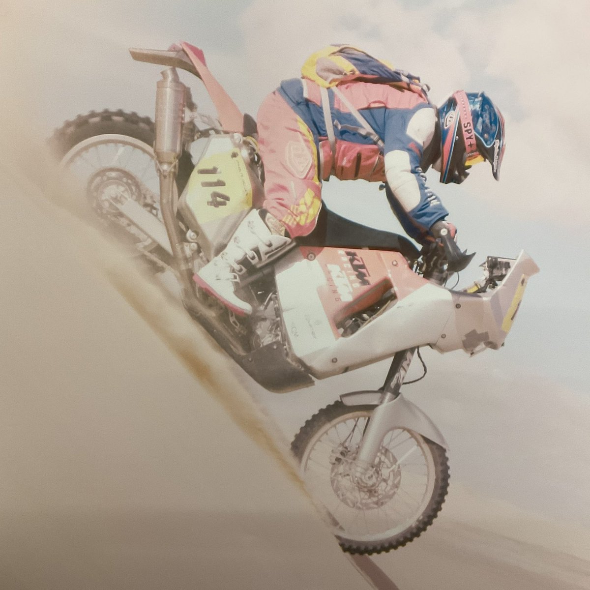 KTM819O4's tweet photo. #690rally #サハラの砂 https://t.co/2szp7jYP4j
