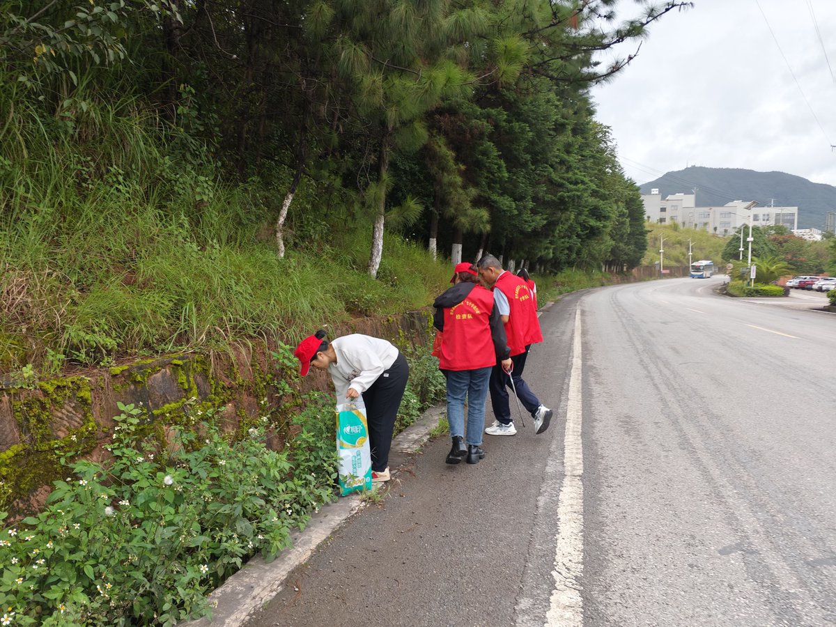 simonnewman3's tweet image. Eco Club Spring Cleanup! Join us this Sat, 9 AM at Central Park—bring gloves/bags, leave with a greener space u0026 free snacks! Tag a friend who loves nature!  #EcoClub #CleanupDrive