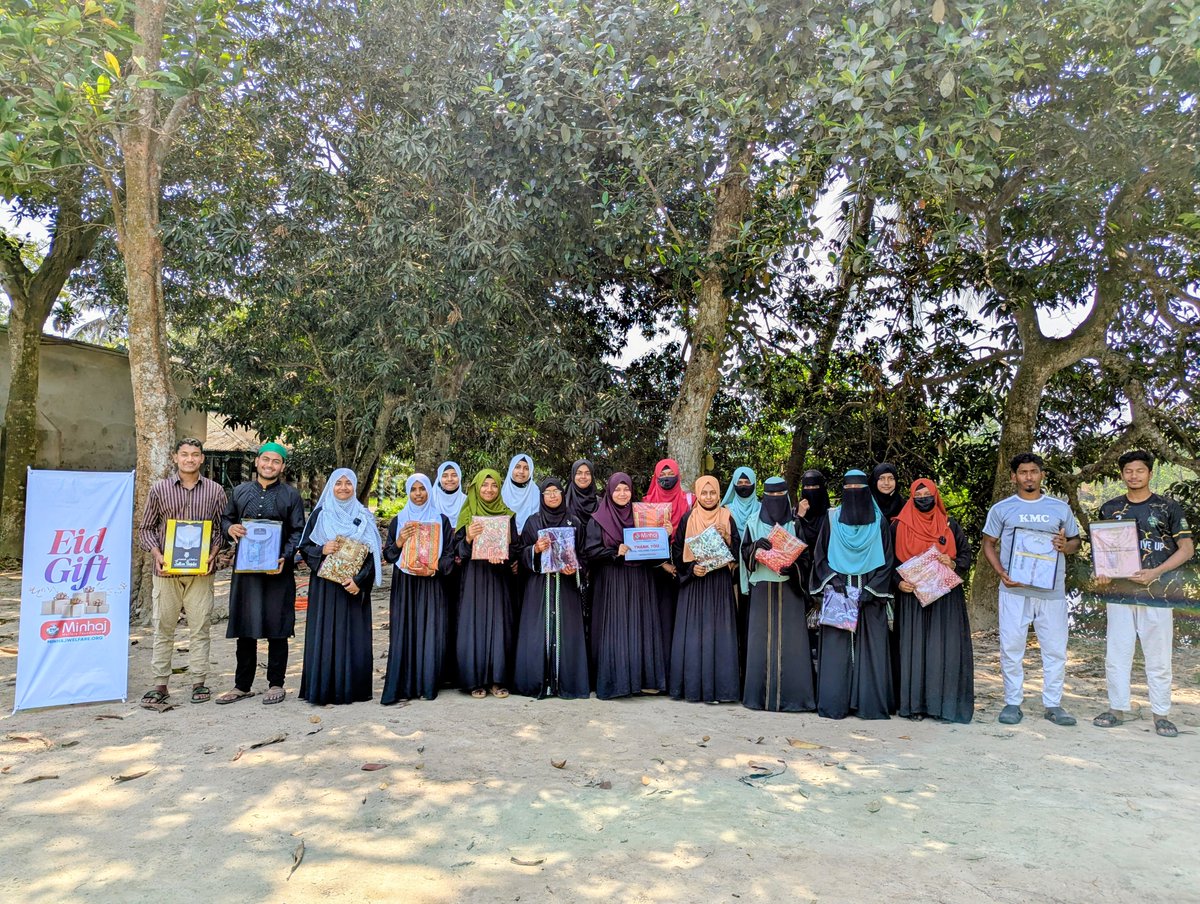 minhajwelfare's tweet photo. 🎁 Eid gifts were presented to 40+ student volunteers in Bangladesh who helped deliver thousands of meals and ration packs.
🤝 Their dedication reflects true compassion and impact.
🔗 https://t.co/uNK9tMBEkn
#MWF #Bangladesh #Volunteers #RamadanWithMWF #LightThePathToKindness https://t.co/kE3xqm8zN5