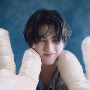 OH MY GOD 😭😭😭😭 HIS CHEEKS 😭😭😭🤏🏻🤏🏻

#AAashirakorn
#BUS_คับเฮีย_เอ็มวี
#BUS_คับเฮีย