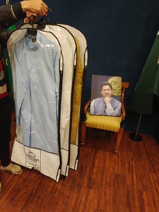 Bilinmeyenismz1's tweet photo. THEY ARE NOT LETTING IMRAN KHAN HAVE NEW EID CLOTHS

   #PakistanIsAFailedState https://t.co/nuvRUPbL24