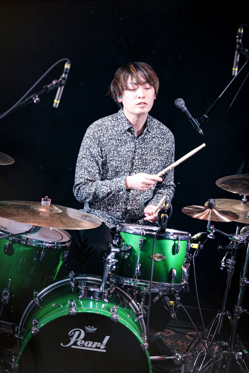 HS6572212320699's tweet photo. 3/12 ごじゃっぺナイト

藤良多BAND、ドラムの大貫朋也さん❗

すごくかっこよかったです🎉
ドラムの音が本当に心地よくて、ずっと聴いていたいと感じるほどでした😭✨

＃藤良多BAND
#大貫朋也 https://t.co/WEn7RPnJw7