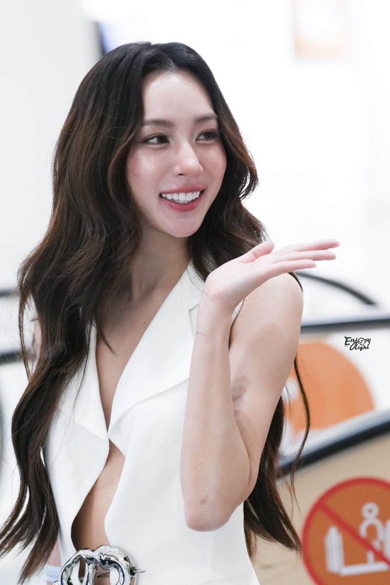 EnjoyLight tweet media