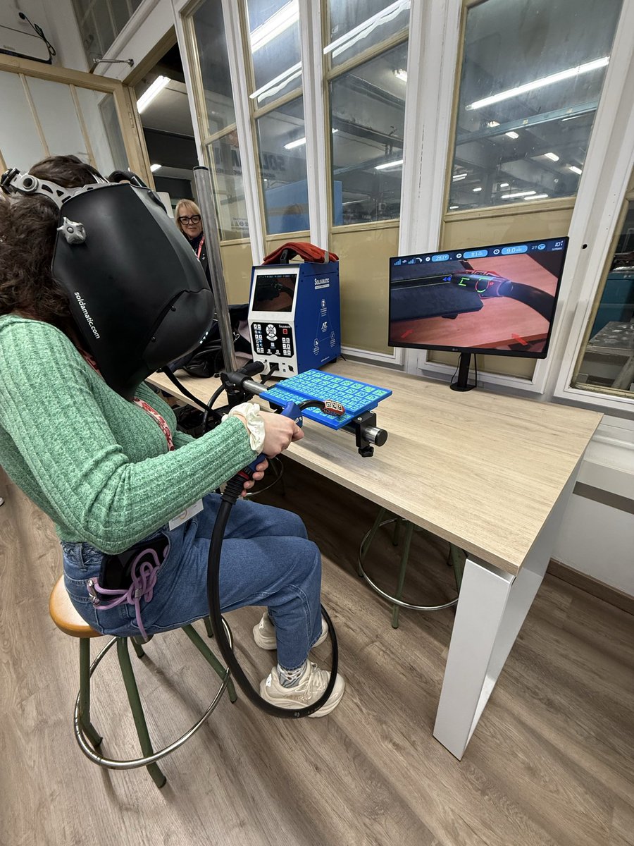 EscoladelTreball BCN tweet media