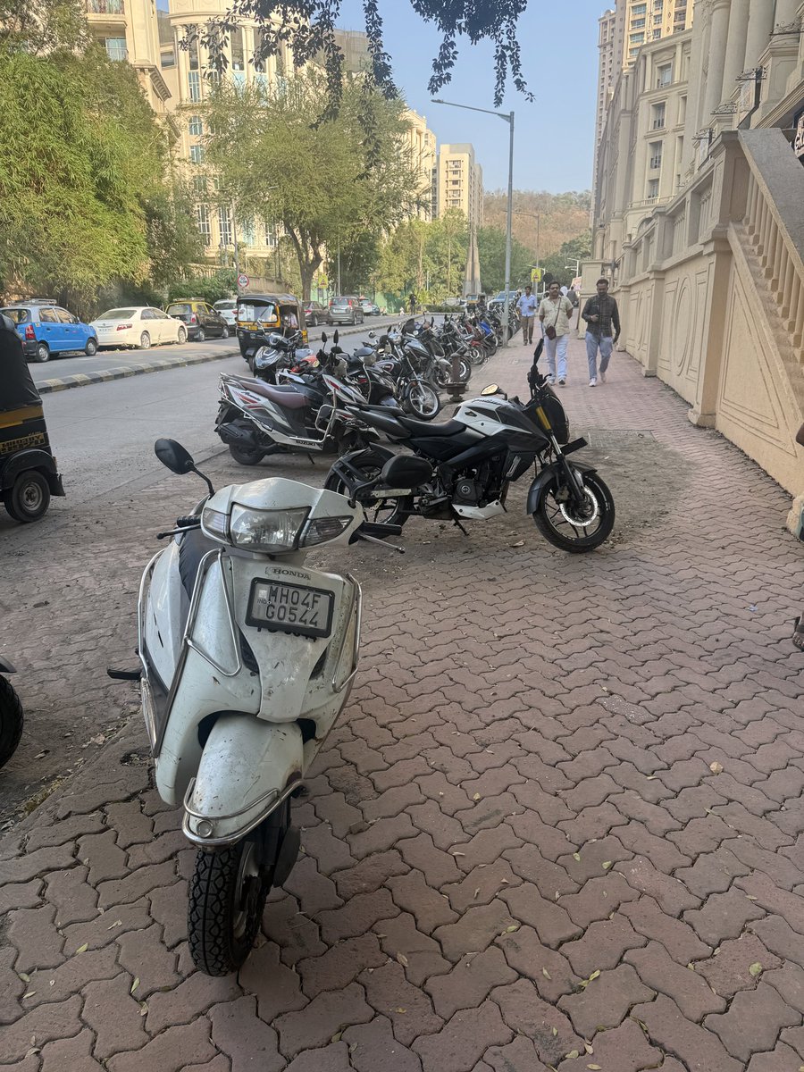 VarunVBakshi's tweet photo. Welcome to Hiranandani Powai where footpaths are wide and two wheelers have unlimited parking. Pedestrians walk on the road @mypowai @mybmc @mybmcWardS @MTPHereToHelp @MumbaiPolice @CPMumbaiPolice @Dev_Fadnavis @CMOMaharashtra @RoadsOfMumbai @PowaiPS @N_Hiranandani @timesofindia https://t.co/WoRUmnVo7W