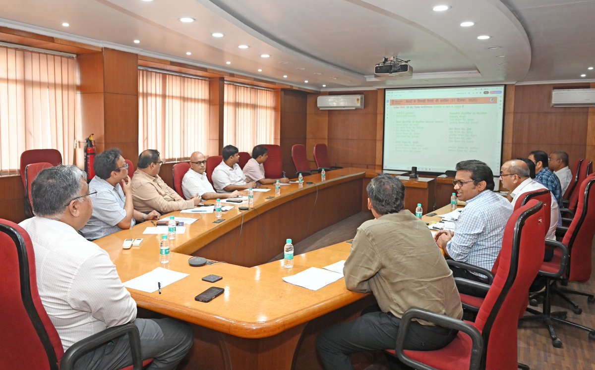 ncsmgoi's tweet image. 16 मार्च 2026 को राष्ट्रीय विज्ञान संग्रहालय परिषद्, संस्कृति मंत्रालय, भारत सरकार के राजभाषा कार्यान्वयन समिति की 60वीं बैठक आयोजित की गई, जिसमें कार्यालयीन कार्यों में हिंदी के प्रगामी और प्रभावी प्रयोग पर विचार-विमर्श किया गया। झलकियां:

#OfficialLanguage #HindiPromotion #NCSM