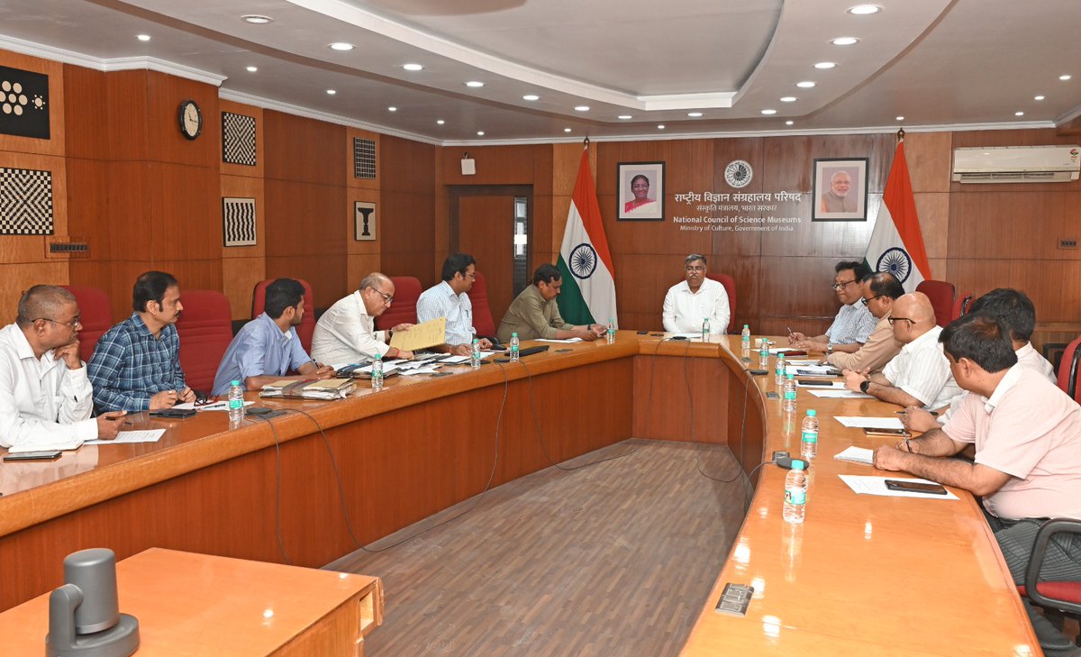 ncsmgoi's tweet image. 16 मार्च 2026 को राष्ट्रीय विज्ञान संग्रहालय परिषद्, संस्कृति मंत्रालय, भारत सरकार के राजभाषा कार्यान्वयन समिति की 60वीं बैठक आयोजित की गई, जिसमें कार्यालयीन कार्यों में हिंदी के प्रगामी और प्रभावी प्रयोग पर विचार-विमर्श किया गया। झलकियां:

#OfficialLanguage #HindiPromotion #NCSM