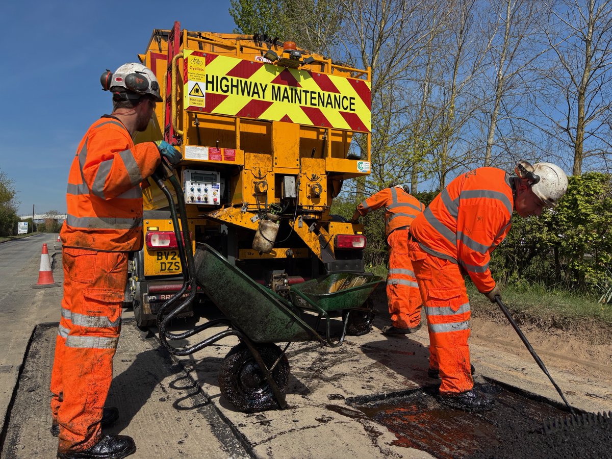 £138 million is to be invested in Staffordshire's roads, the county council has promised.

The money will be used to fix roads, with a large focus on preventative maintenance; tackle potholes; and improve public transport.

 🛣️Read more: hellorayo.co.uk/greatest-hits/…