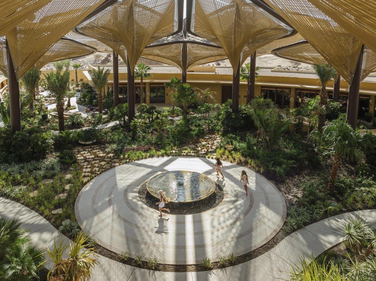SaudiProject's tweet photo. بين الكثبان الصحراوية وتضاريس الطبيعة البكر في #وجهة_البحر_الأحمر @VisitRedSea، يقدم Six Senses Southern Dunes تجربة إقامة مختلفة، حيث يتيح العرض الحالي للضيوف ليلة ثالثة مجانًا عند حجز ليلتين، ضمن منتجع يستلهم تصميمه من عمارة الصحراء ومسارات القوافل القديمة🏜️✨ https://t.co/KKrhPGyN5x