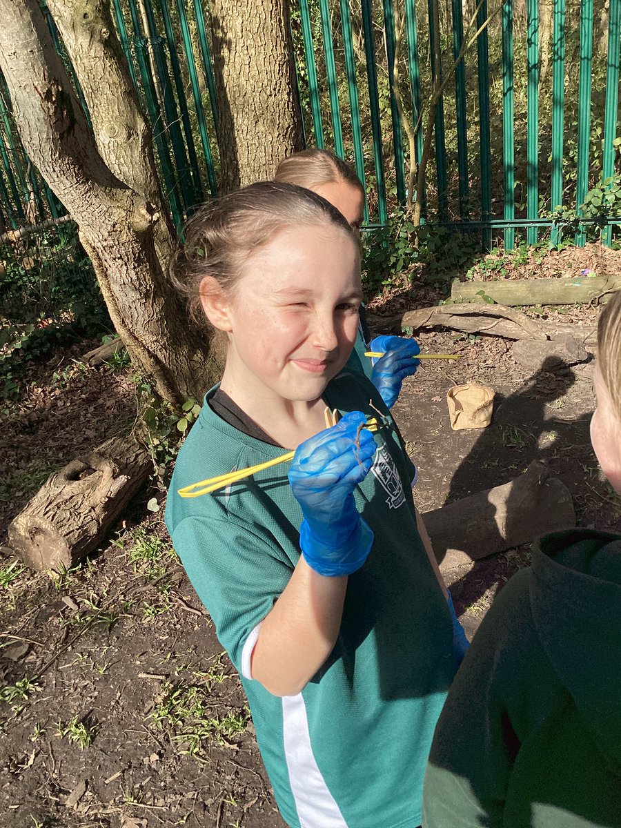 MissStantonY5_'s tweet image. Next, we went outside and used our ‘beaks’ to collect suitable materials, just like birds do over time. It was great fun but tricky not being able to use our hands!🕵🏼‍♂️🐦‍⬛🌿 #AmbitiousCurriculum #BritishScienceWeek2026