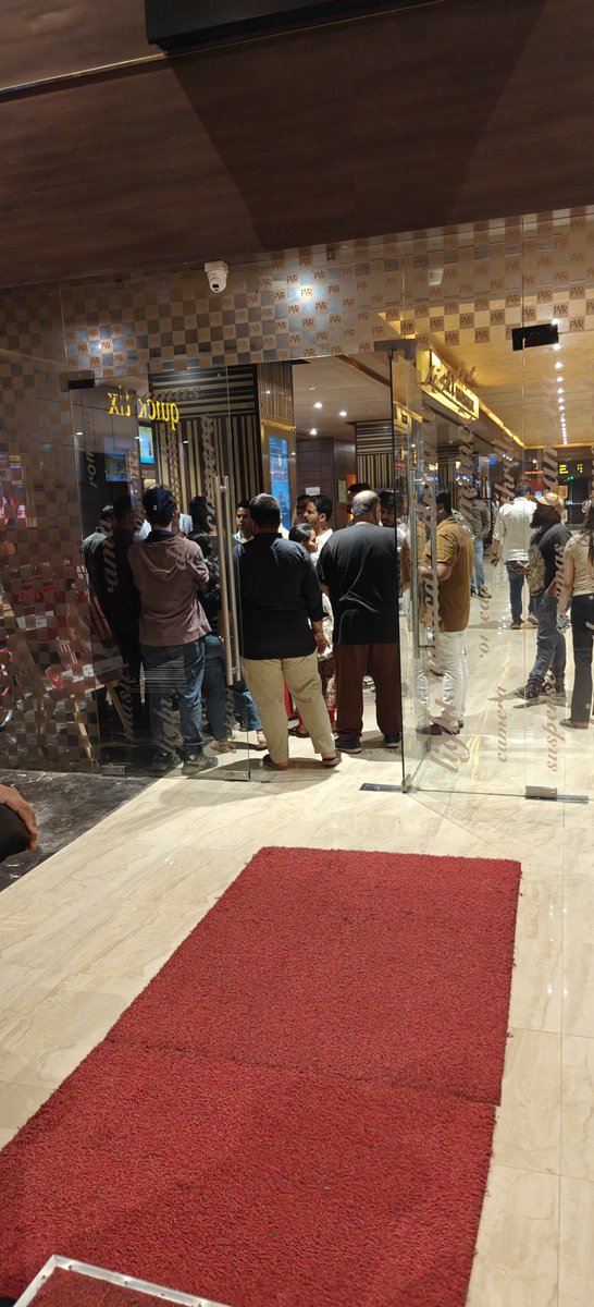 Made_with_humor's tweet photo. PVR mein matter hogaya hai guys!! 
I'll keep you updated 4:45 wala show bhi nahi chalu hua hai abtak.
#Dhurandhar #Dhurandhar2 #PVR https://t.co/RHH9IsqeDn