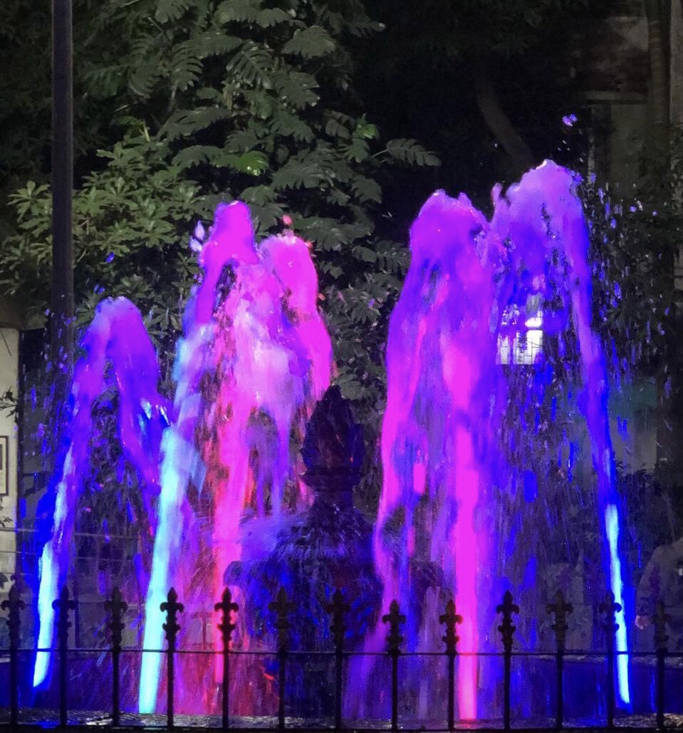 SiddhiSankalkar's tweet image. Worries vanish
As I soak up the hues purple, pink, bluish
It's these small moments that I truly cherish
May love, kindness, and joy overflow, I look at the fountain and make a wish

#poetry
#RandomThoughts
#WaterWednesday