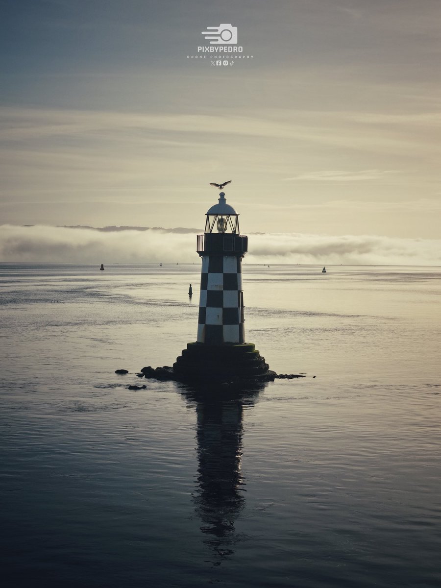 The Small Perch Lighthouse, about to live up to its name. 

On the Clyde at Port Glasgow. 

<a href="/74frankfurt/">PictureThis Scotland</a> <a href="/pictures/">pictures</a> <a href="/POfTD/">PictureOfTheDay</a> #scotland