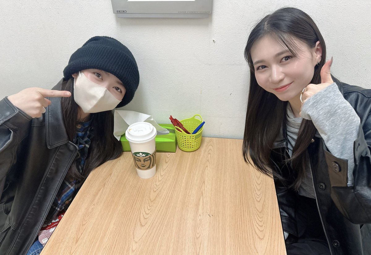 GIRLS GIRLS GIRLS tweet media