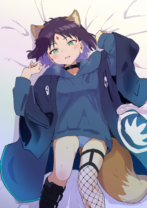 上衣の下のパーカーどうなってるのか気になる 