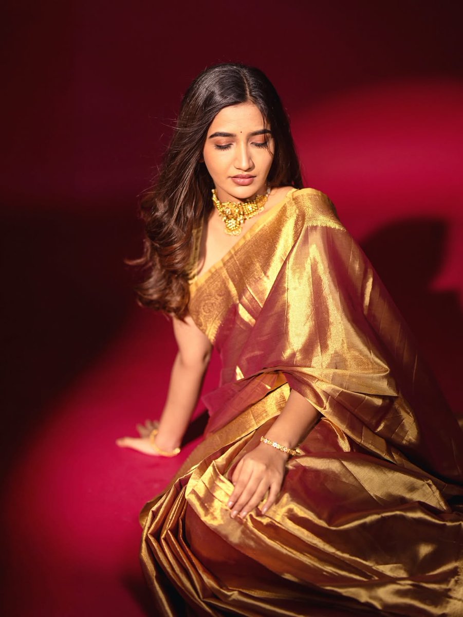 indian_beautee's tweet photo. Charming ππ₯
Neha π
#NehaPathan
#saree https://t.co/AVREpjrCgL