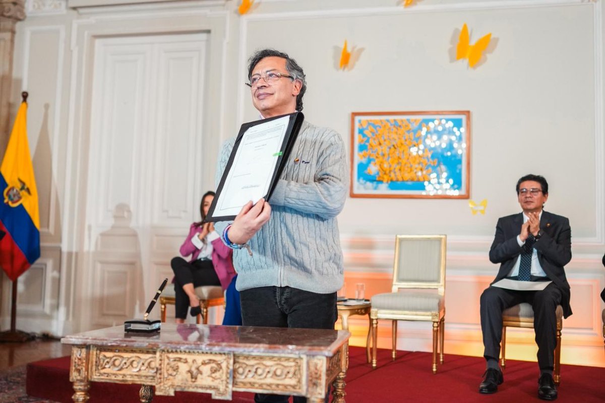 Gustavo Petro tweet media